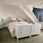 Ferien Mit 7 Personen! 3 Schlafzimmer, 2 Baeder, Sauna Und Schlossblick - Haustiere Willkommen! Apartman