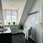 Ferien Mit 7 Personen! 3 Schlafzimmer, 2 Baeder, Sauna Und Schlossblick - Haustiere Willkommen! * Neustadt an der Weinstraße