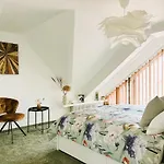 Ferien Mit 7 Personen! 3 Schlafzimmer, 2 Baeder, Sauna Und Schlossblick - Haustiere Willkommen! Apartman Neustadt an der Weinstraße
