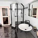 Ferien Mit 7 Personen! 3 Schlafzimmer, 2 Baeder, Sauna Und Schlossblick - Haustiere Willkommen! Neustadt an der Weinstraße