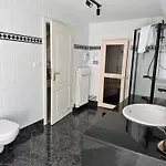 Appartement Ferien Mit 7 Personen! 3 Schlafzimmer, 2 Baeder, Sauna Und Schlossblick - Haustiere Willkommen!