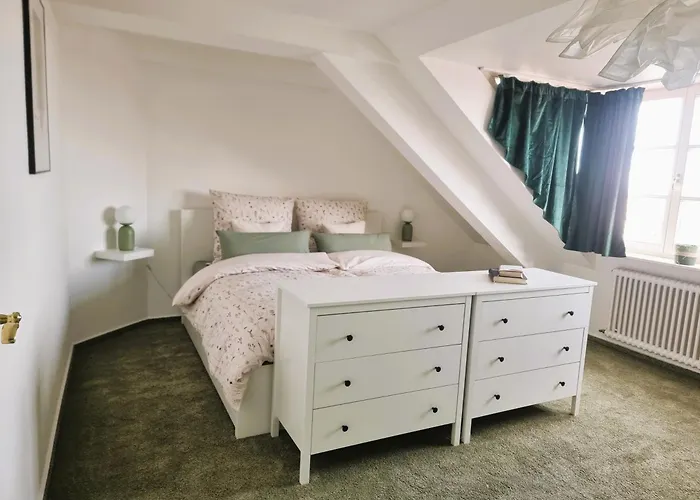 Ferien Mit 7 Personen! 3 Schlafzimmer, 2 Baeder, Sauna Und Schlossblick - Haustiere Willkommen! דירה