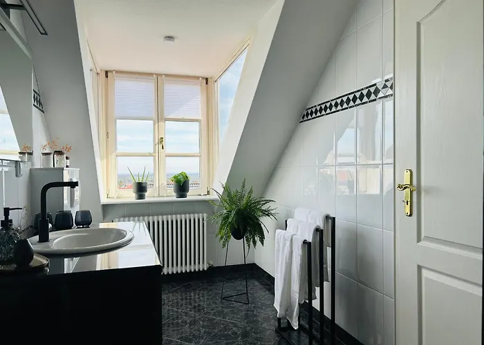Ferien Mit 7 Personen! 3 Schlafzimmer, 2 Baeder, Sauna Und Schlossblick - Haustiere Willkommen! * Neustadt an der Weinstraße