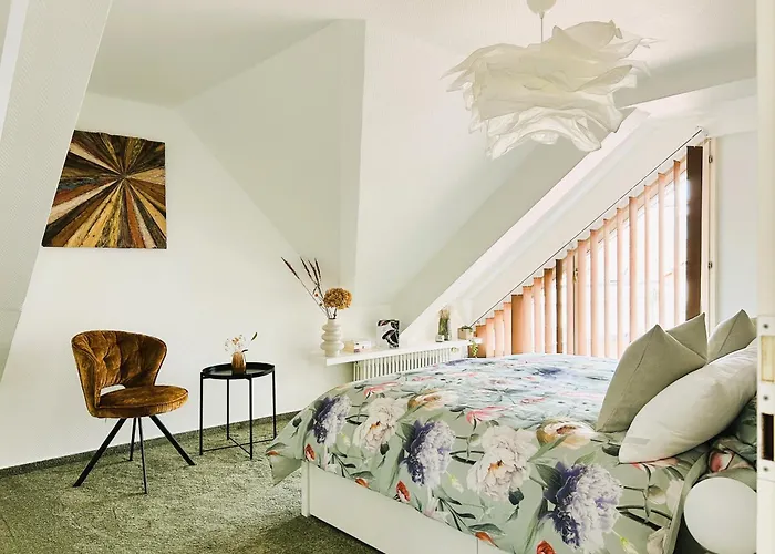 Ferien Mit 7 Personen! 3 Schlafzimmer, 2 Baeder, Sauna Und Schlossblick - Haustiere Willkommen! דירה Neustadt an der Weinstraße