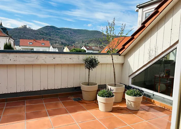 Ferien Mit 7 Personen! 3 Schlafzimmer, 2 Baeder, Sauna Und Schlossblick - Haustiere Willkommen! דירה *