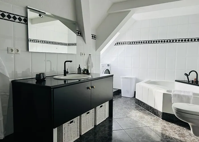 דירה Ferien Mit 7 Personen! 3 Schlafzimmer, 2 Baeder, Sauna Und Schlossblick - Haustiere Willkommen! Neustadt an der Weinstraße