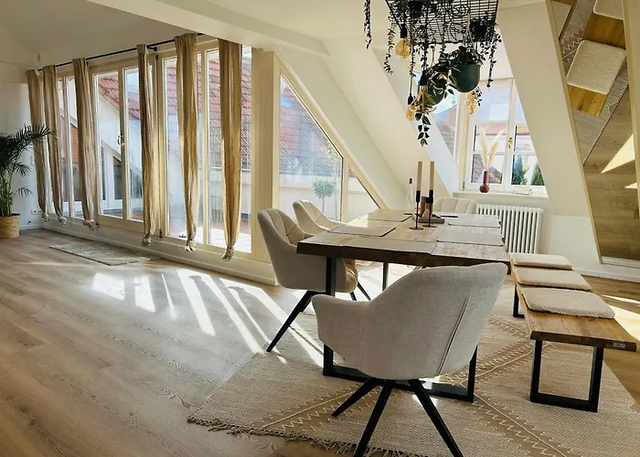 Ferien Mit 7 Personen! 3 Schlafzimmer, 2 Baeder, Sauna Und Schlossblick - Haustiere Willkommen! דירה