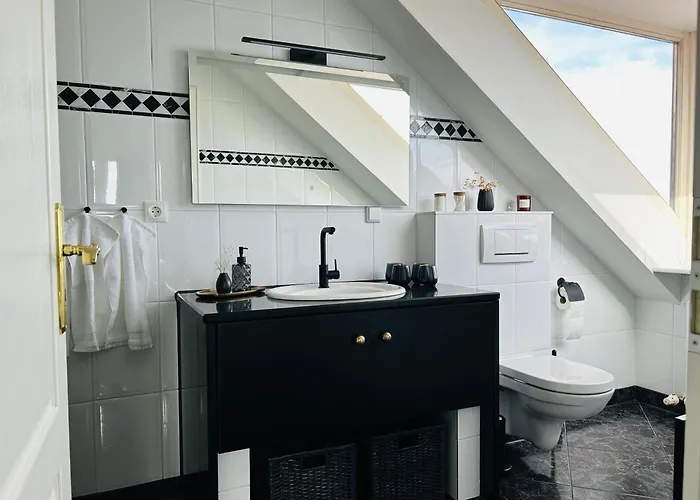 Ferien Mit 7 Personen! 3 Schlafzimmer, 2 Baeder, Sauna Und Schlossblick - Haustiere Willkommen! Neustadt an der Weinstraße
