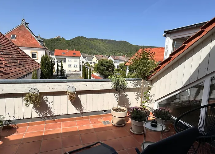 Ferien Mit 7 Personen! 3 Schlafzimmer, 2 Baeder, Sauna Und Schlossblick - Haustiere Willkommen! Neustadt an der Weinstraße